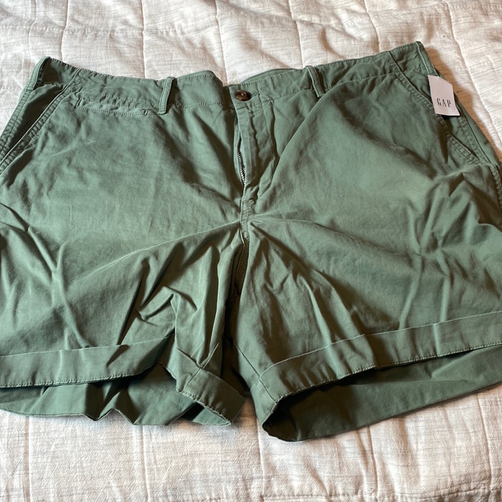 New!  Gap shorts in khaki green